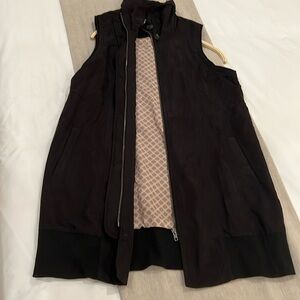 Mystree Vest Full Zip Black Pockets Large High neck that buttons or wear flat